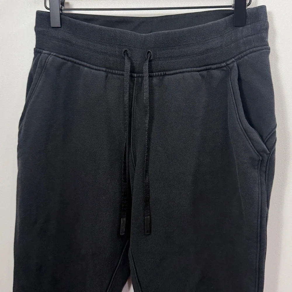 Lululemon women’s black sweatpants joggers size 6.